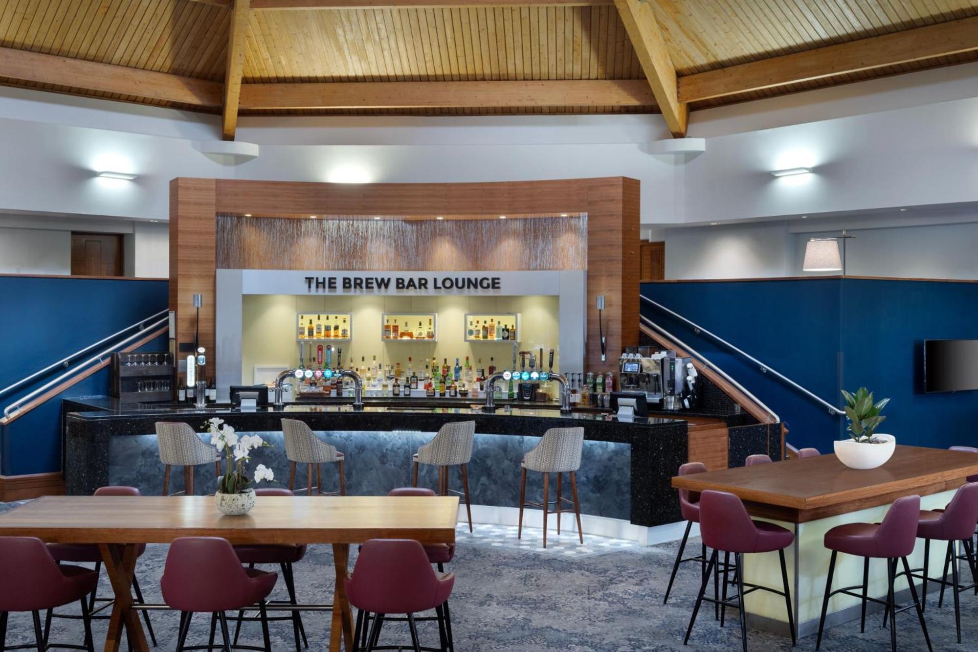 Delta Hotels By Marriott Уолтъм Аби Екстериор снимка